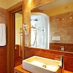 Columbus 4*