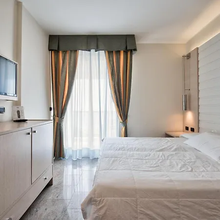 فندق Columbus 4*