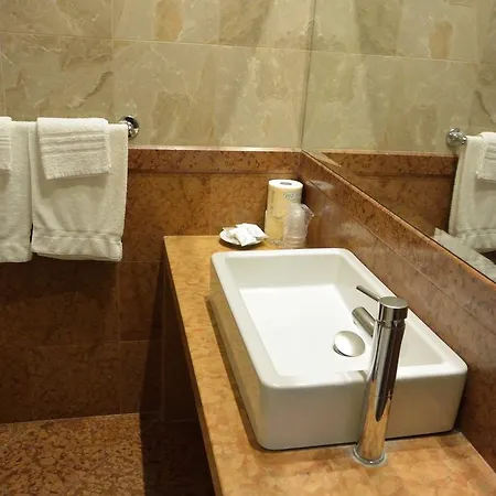 Columbus فندق 4*